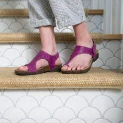 Dansko Reece Magenta Waxy Burnished -Dansko Stepzone Sales Store S23 ImgPDP ReeceMagenta