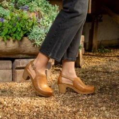 Dansko Sassy Tan Milled Burnished -Dansko Stepzone Sales Store f23 ImgPDP SassyTan